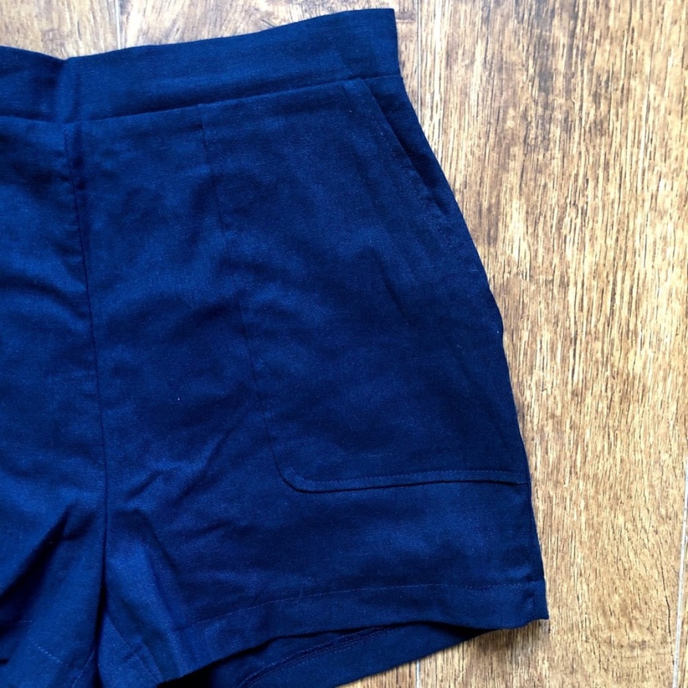 Highwaisted Linen Navy Shorts